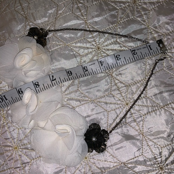 Sheer material roses of cream color - Picture 6 of 6